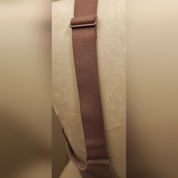 NWOT Skims Full Coverage Bra. - Picture 5 of 6